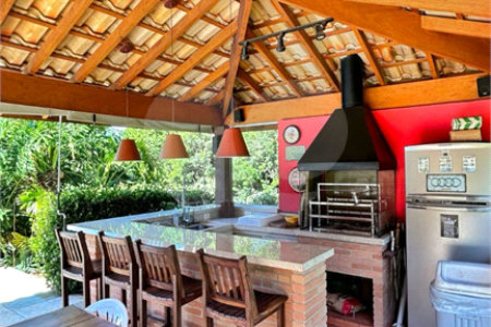 Villagio à venda com 5 quartos, sendo 3 suítes, em Vila Petrópolis, Atibaia, SP