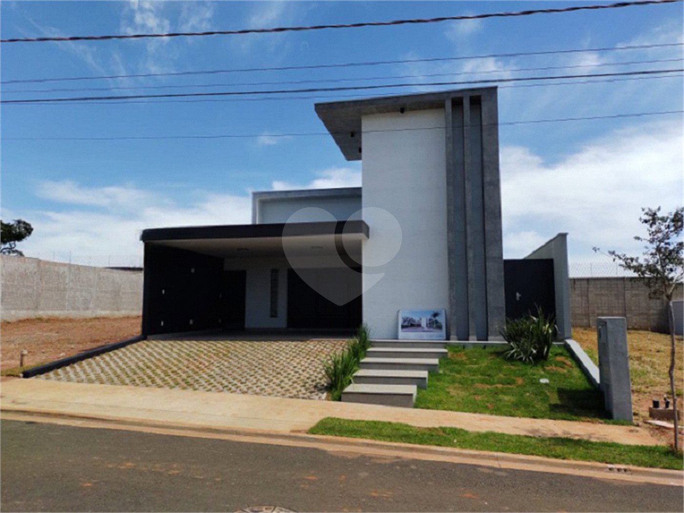 Casa no condomínio Parque Faber IV