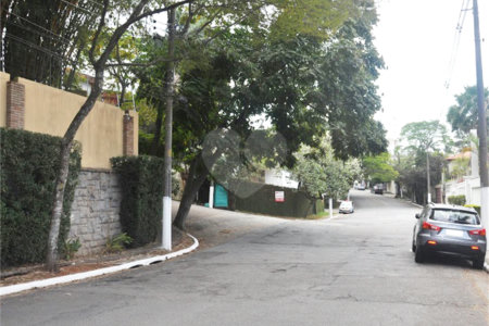 Sobrado à venda com 4 quartos, sendo 2 suítes,  em Alto da Boa Vista, São Paulo, SP