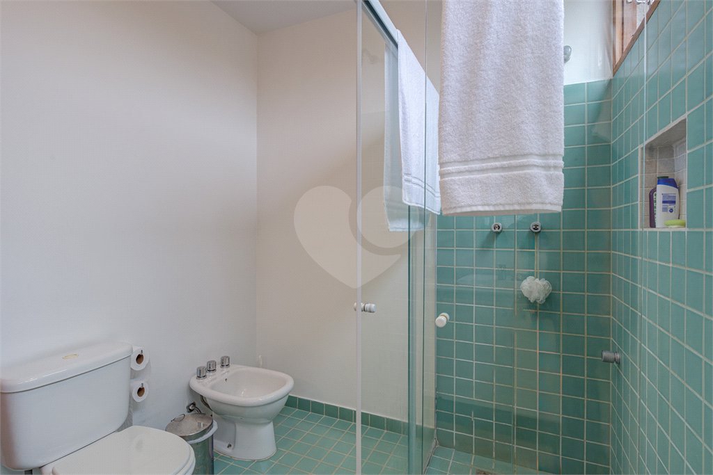 Casa à venda com 4 quartos, sendo 2 suítes, no condomínio Vila Antonieta, São Paulo - SP