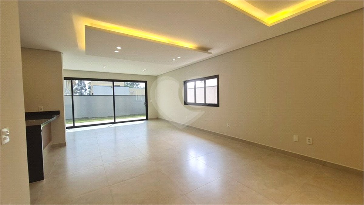 Casa à venda com 3 suítes no condomínio Vita Verdi, Valinhos - SP