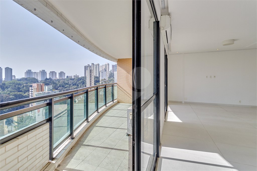 Apartamento à venda com 3 quartos, sendo 1 suíte, em Morumbi, São Paulo, SP