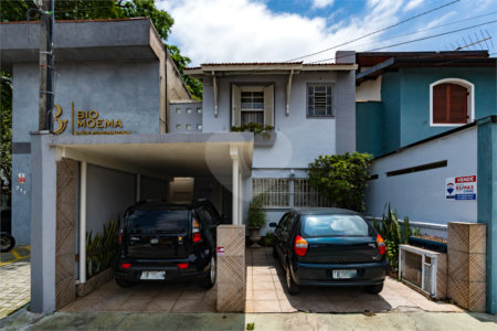 Sobrado à venda com 3 quartos, sendo 1 suíte, em Moema, São Paulo, SP