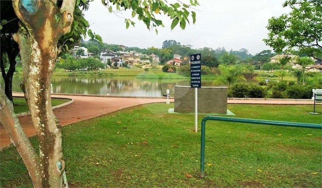 Casa à venda com 5 quartos, sendo 3 suítes, no condomínio Estância Marambaia, Vinhedo - SP