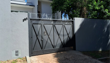 Casa Térrea à venda com 3 quartos, sendo 1 suíte,  em Parque Rizzo, Cotia, SP