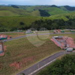 Casa à venda com 3 quartos, sendo 1 suíte,  no condomínio Residencial Club Entresseras, Santa Isabel - SP