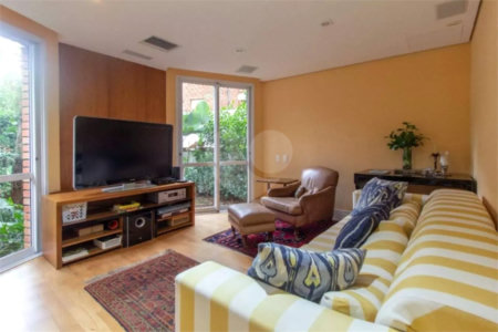 Casa à venda ou para alugar com 4 suítes no condomínio Araucárias, São Paulo - SP