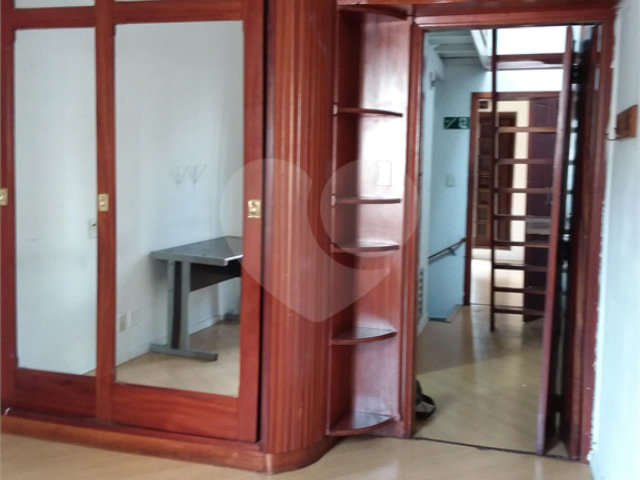 Sobrado à venda com 3 quartos em Moema, São Paulo, SP