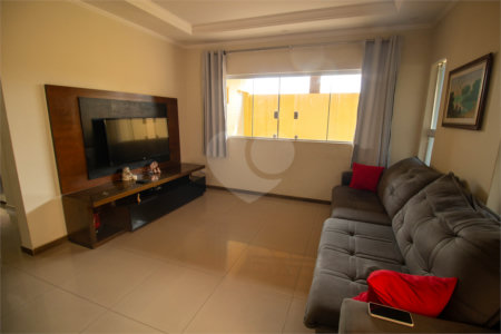 Casa à venda com 3 quartos, sendo 1 suíte, em Jardim Bela Vista, Araçariguama, SP