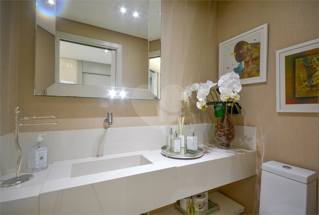 Apartamento à venda com 4 suítes,  em Vila Uberabinha, São Paulo, SP