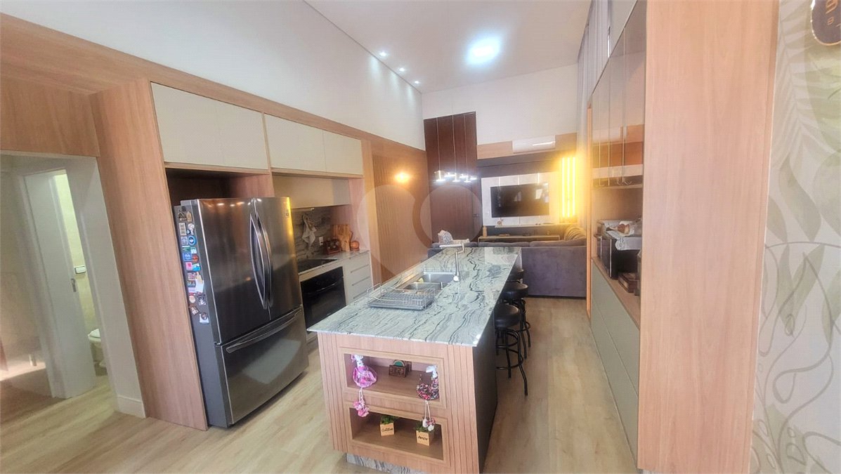 Casa à venda com 4 suítes no condomínio Sta Morriz, Campinas - SP