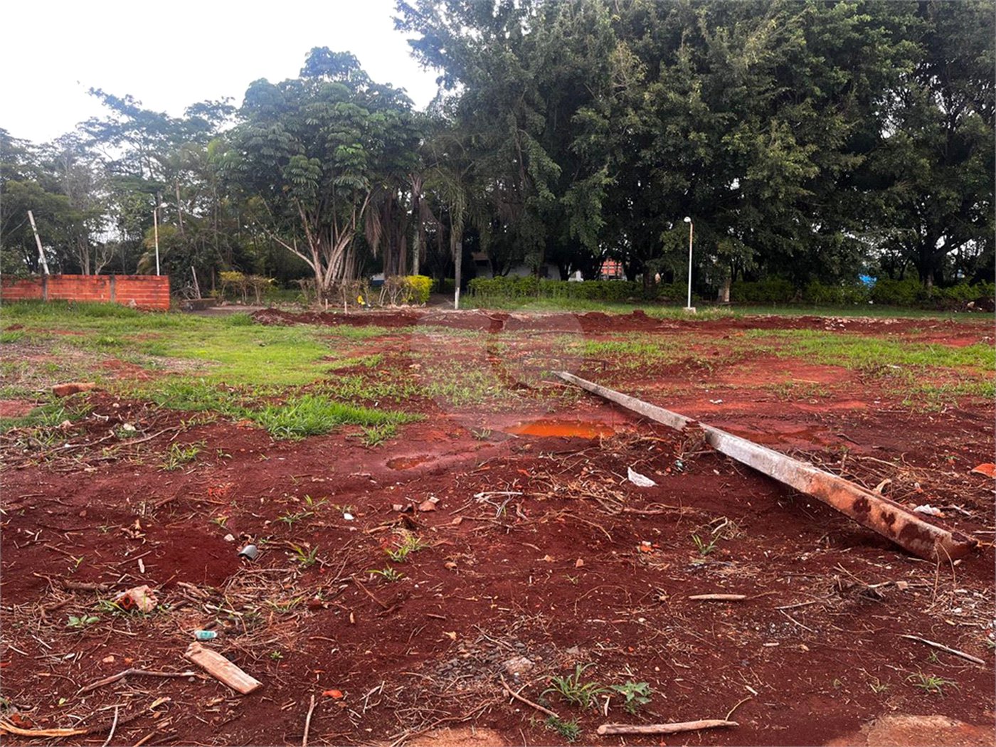 Terreno à venda com 3 quartos, sendo 1 suíte, em Vila Carolina, Itapetininga, SP