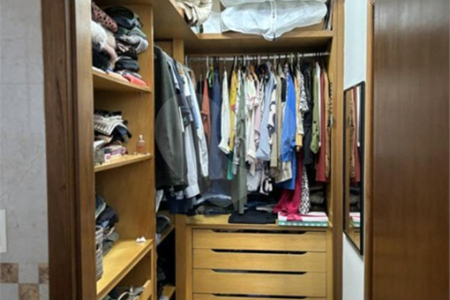 Sobrado à venda com 4 quartos, sendo 1 suíte, em Vila Floresta, Santo André, SP