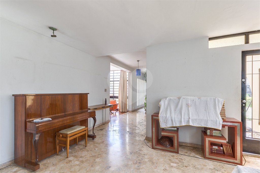 Sobrado à venda com 5 quartos, sendo 2 suítes, em Brooklin, São Paulo, SP