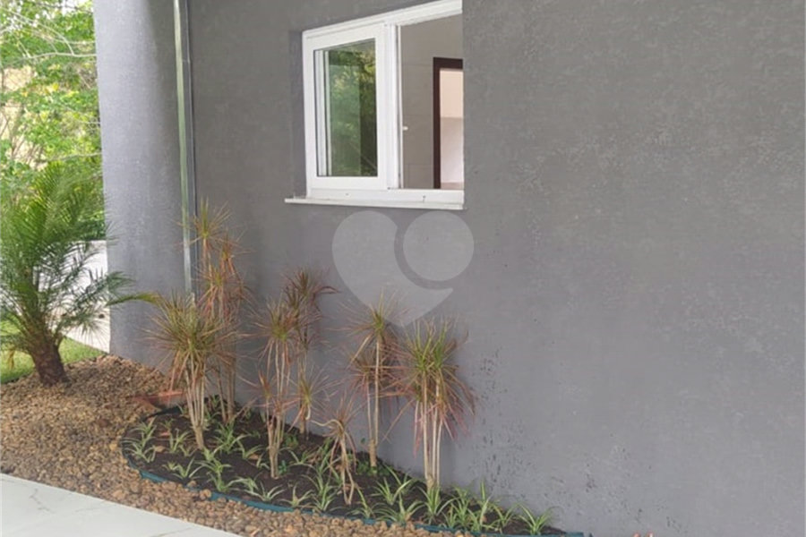 Casa à venda com 2 quartos, sendo 1 suíte, no condomínio Figueira Garden, Atibaia - SP