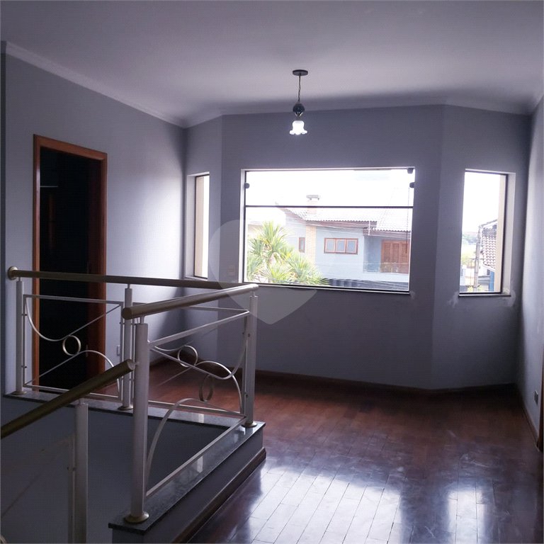 Casa à venda com 4 quartos, sendo 3 suítes, no condomínio Arujá 5, Arujá - SP