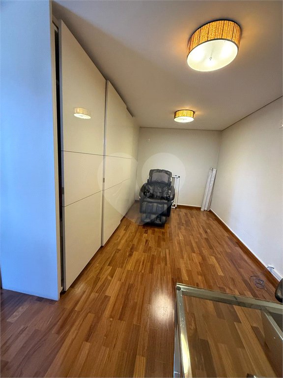 Casa à venda com 4 suítes no condomínio East Village, São Paulo - SP