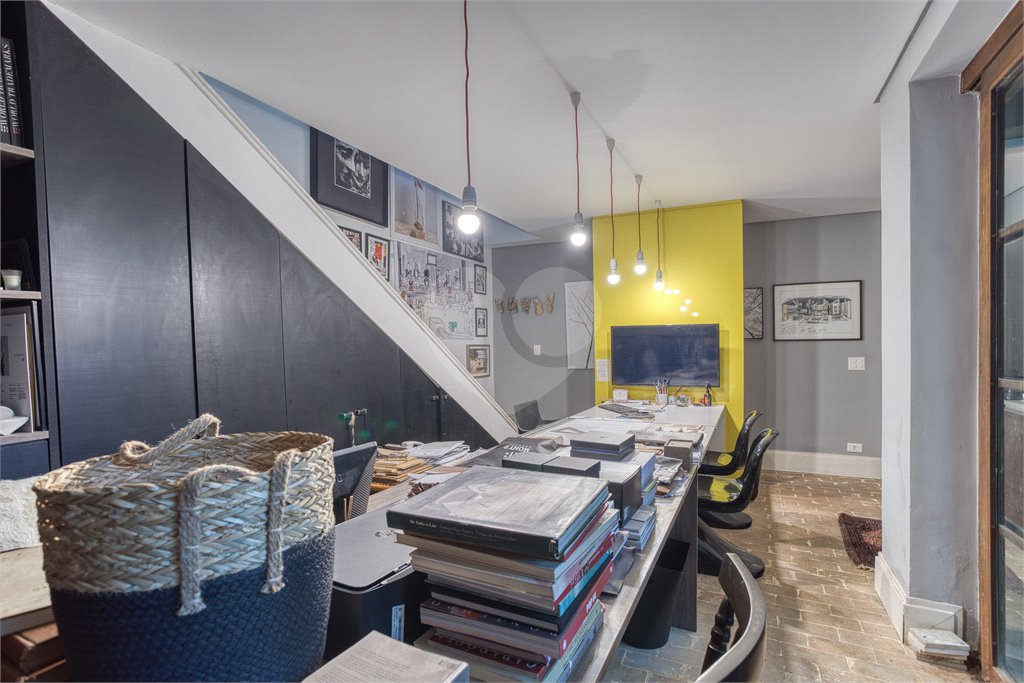 Casa à venda com 4 quartos, sendo 2 suítes, em Alto da Boa Vista, São Paulo, SP