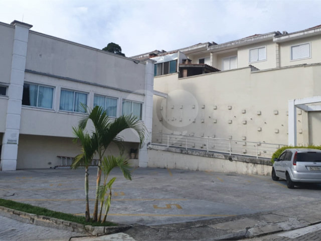 Casa à venda com 3 quartos, sendo 1 suíte,  no condomínio Forest Hills, Guarulhos - SP