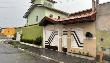 Sobrado à venda com 3 suítes em Jardim Imperador, Suzano, SP