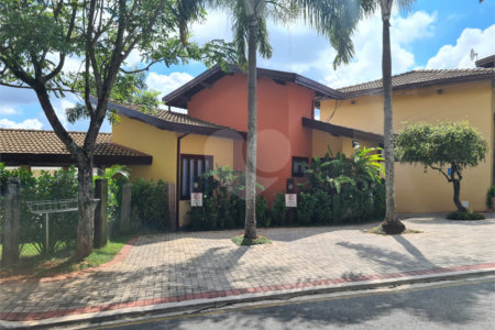 Casa à venda com 4 quartos, sendo 2 suítes, no condomínio Residencial Grape Village, Vinhedo - SP