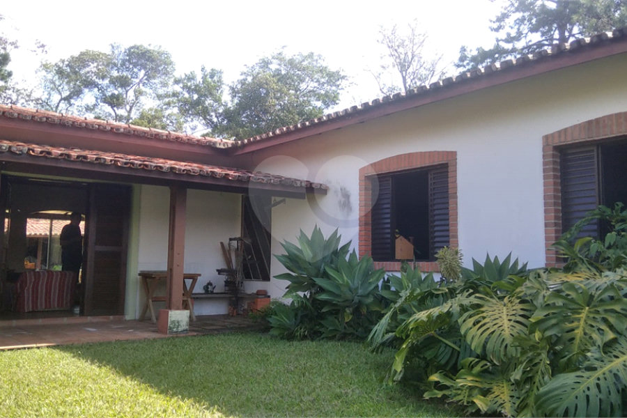 Casa à venda com 5 quartos, sendo 3 suítes, no condomínio Alpes da Cantareira, Mairiporã - SP