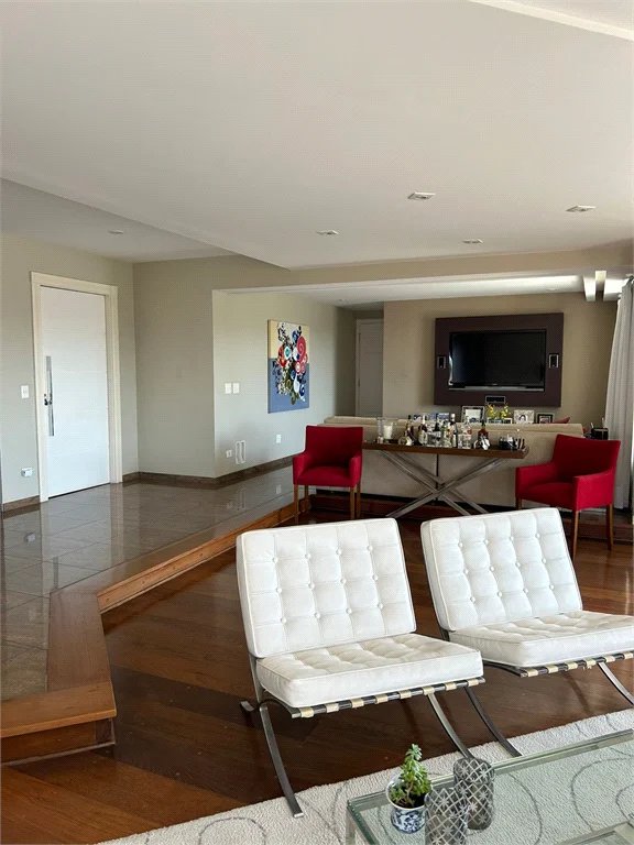 Apartamento à venda com 4 suítes em Real Parque, São Paulo, SP