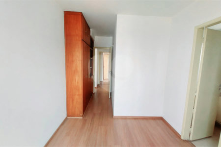 Apartamento à venda com 3 quartos, sendo 1 suíte, em Vila Olímpia, São Paulo, SP