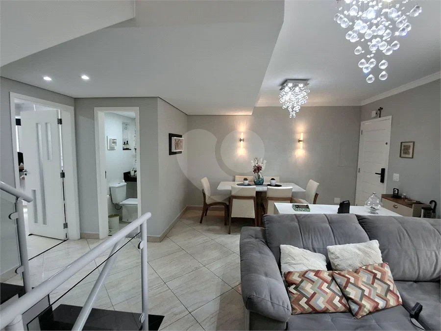 Casa à venda com 3 quartos, sendo 1 suíte, no condomínio Vila Arnoni, São Paulo - SP