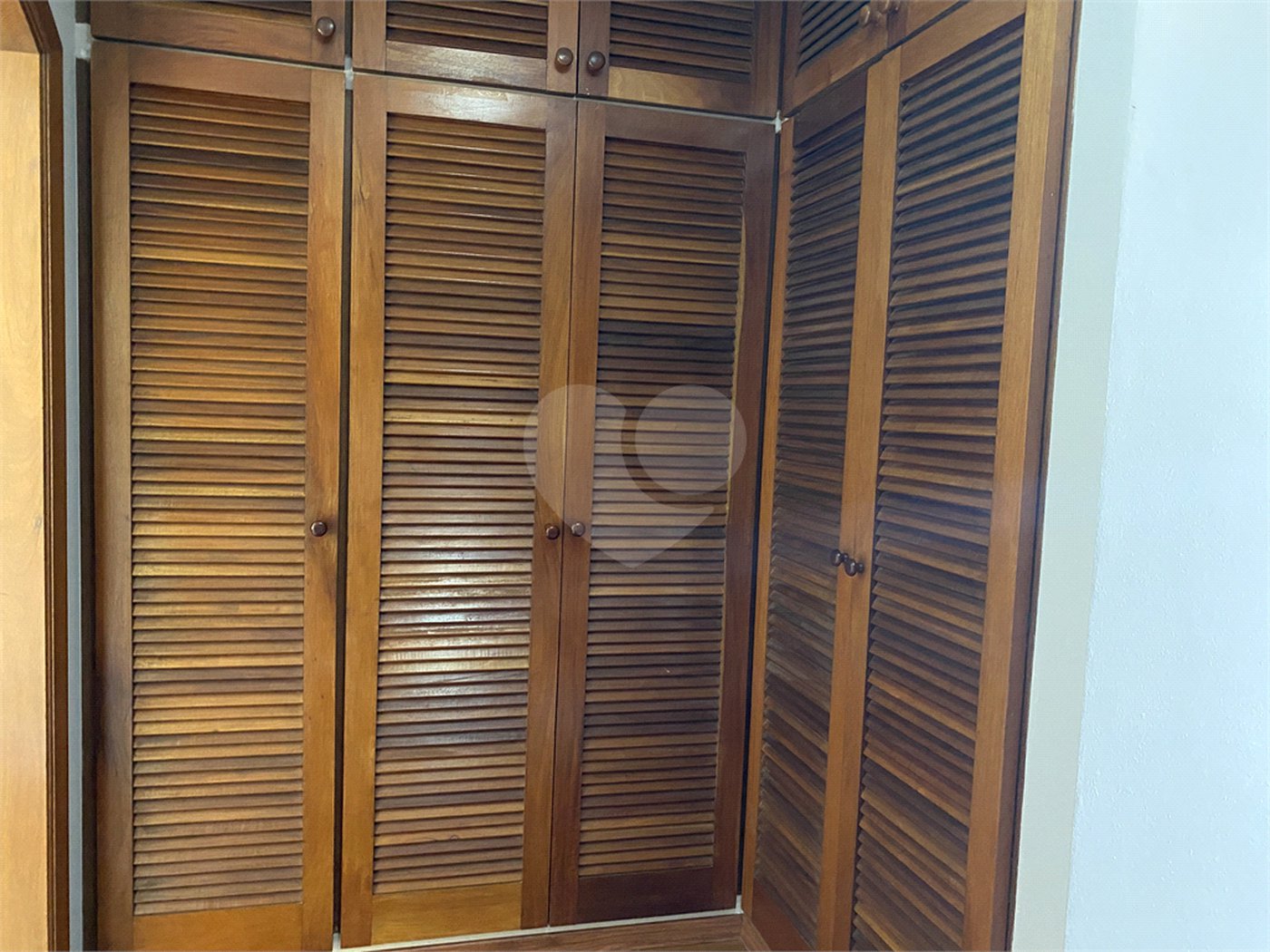 Casa à venda com 3 suítes em Jardim Leonor, São Paulo, SP