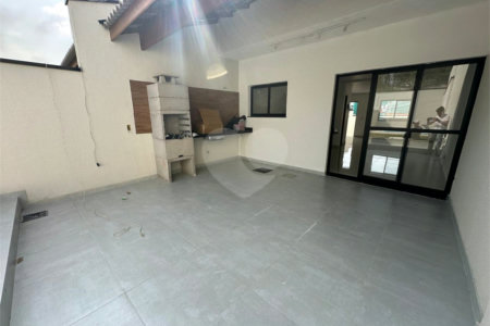 Sobrado à venda com 3 quartos, sendo 1 suíte,  em Jardim Esperança, Mogi das Cruzes, SP