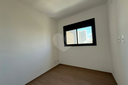 Flat à venda com 2 quartos em Vila Firmiano Pinto, São Paulo, SP