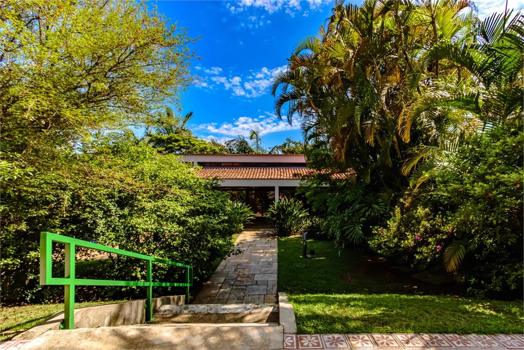 Casa à venda com 4 quartos, sendo 1 suíte,  em Jardim Leonor, São Paulo, SP