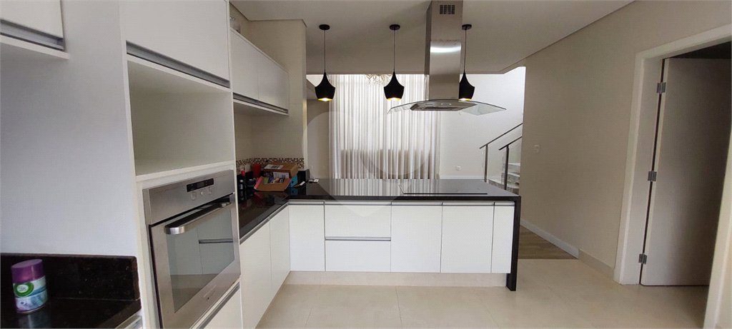 Casa à venda com 3 suítes no condomínio Figueira Garden, Atibaia - SP