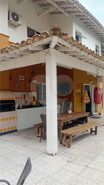 Casa à venda com 4 quartos, sendo 2 suítes, no condomínio Canamari, São Paulo - SP