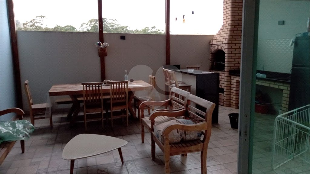Casa à venda com 3 quartos, sendo 1 suíte,  no condomínio Forest Hills, Guarulhos - SP
