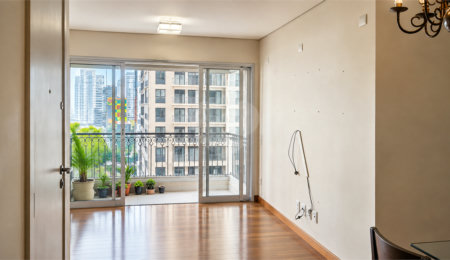 Apartamento à venda com 3 quartos, sendo 1 suíte,  em Jardim das Acácias, São Paulo, SP
