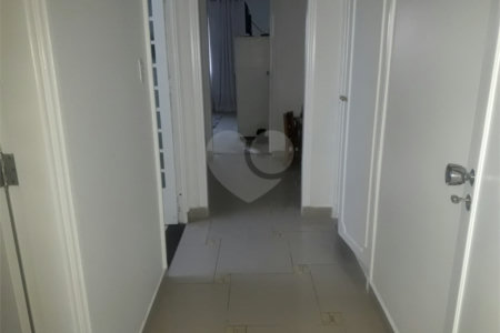 Sobrado à venda com 3 quartos, sendo 1 suíte,  em Vila Paulicéia, São Paulo, SP