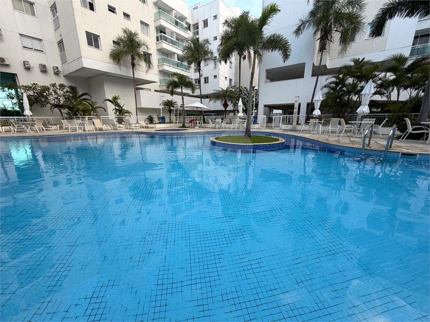 Apartamento à venda com 3 suítes em Braga, Cabo Frio, RJ