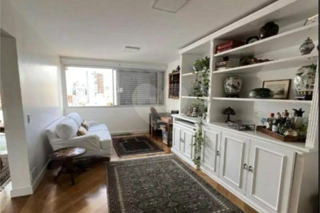Apartamento à venda com 3 quartos, sendo 1 suíte, em Moema, São Paulo, SP