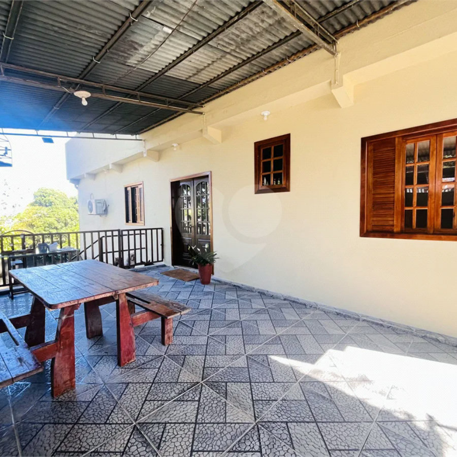 Casa com quintal no Magarça