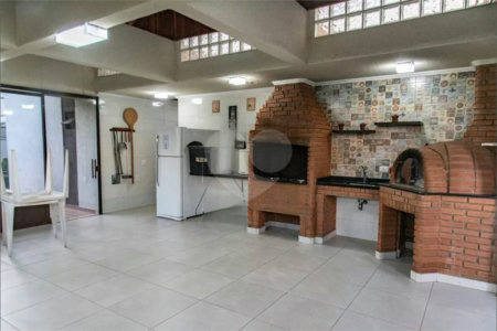 Apartamento à venda na Vila Mariana, 63 m², 2 dormitórios sendo 1 suíte, sacada, 2 vagas