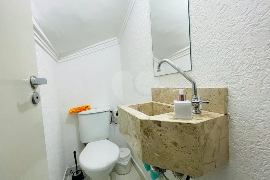 Casa à venda com 3 quartos, sendo 1 suíte,  no condomínio Rafaela I, São Paulo - SP