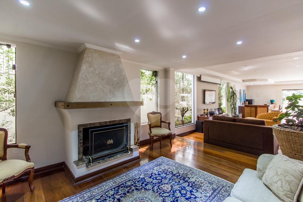 Sobrado à venda com 4 suítes em Jardim Cordeiro, São Paulo, SP