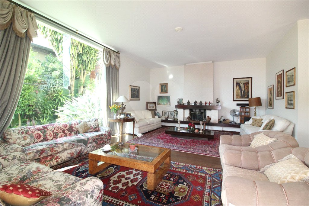 Casa à venda com 4 suítes em Jardim Leonor, São Paulo, SP