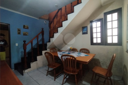 Sobrado à venda com 3 quartos, sendo 1 suíte, em Biritiba, Poá, SP