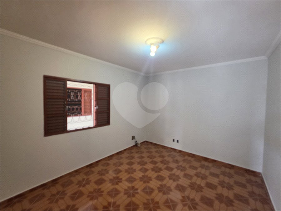 Casa à venda com 4 quartos, sendo 2 suítes,  em Vila Espírito Santo, Sorocaba, SP