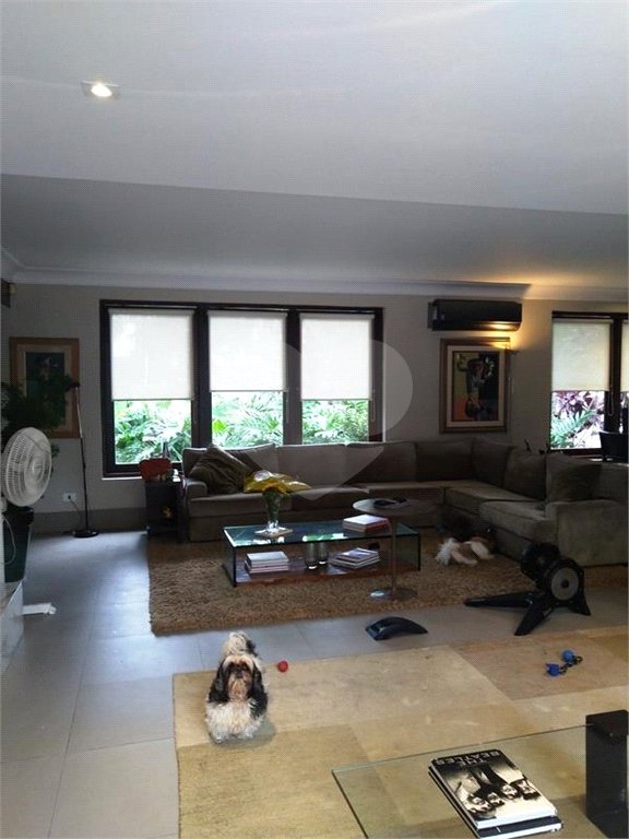 Casa à venda com 4 quartos, sendo 3 suítes, em Vila Tramontano, São Paulo, SP