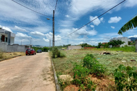 Casa à venda com 4 quartos, sendo 2 suítes, no condomínio Vivendas do Mendanha, Rio de Janeiro - RJ