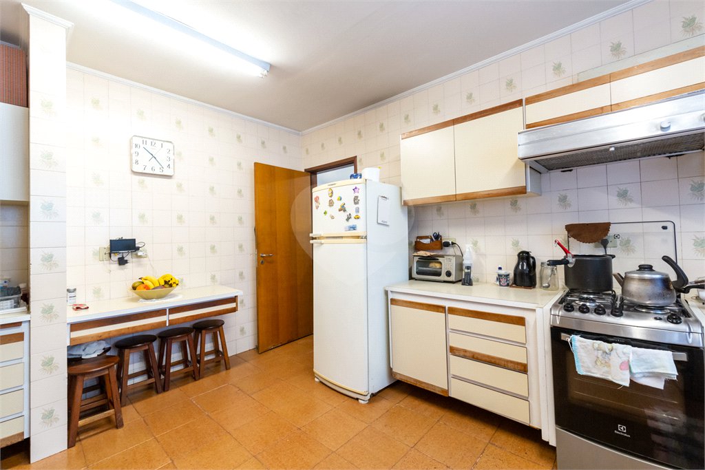 Casa à venda com 4 quartos, sendo 2 suítes, em Campo Belo, São Paulo, SP